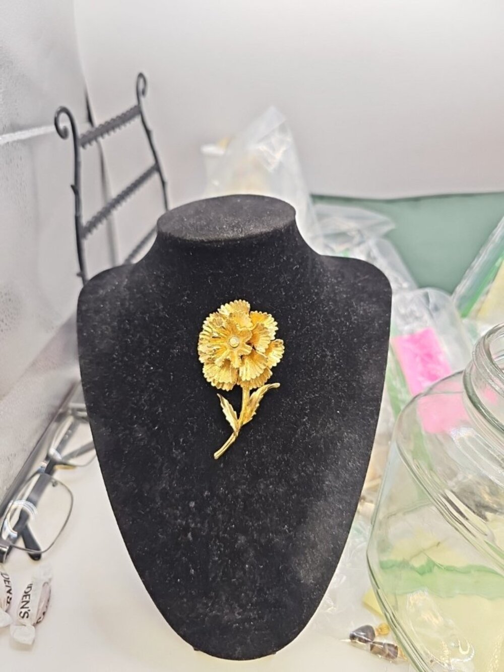 Brooch/pin Gold Tone A.b. Stone Signed  Art Art Twice Floral